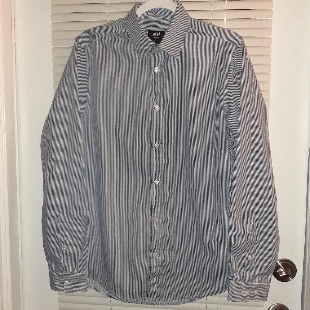 Blue H&M Button-Up Shirt Size Small